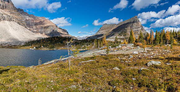 Hiking around the north end of Mummy Lake, Pharaoh Peaks rising in the distance.