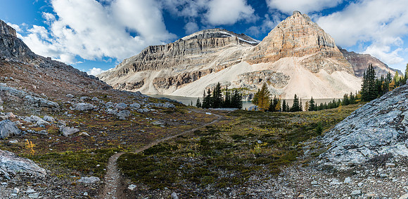 First clear views over Mummy Lake to Scarab Peak.