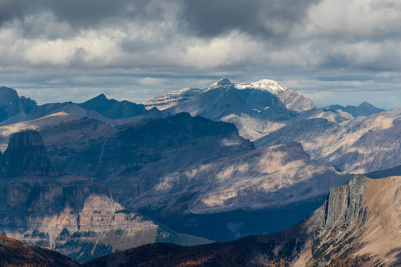 A very distant Bonnet Peak to the north.