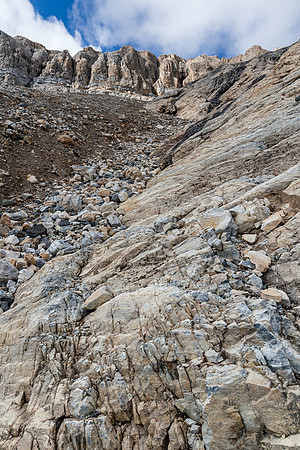 A slab / scree gully leading up past the lower cliff bands on the east slopes of scarab.