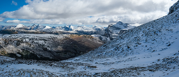 Descending the east face of Natalko.