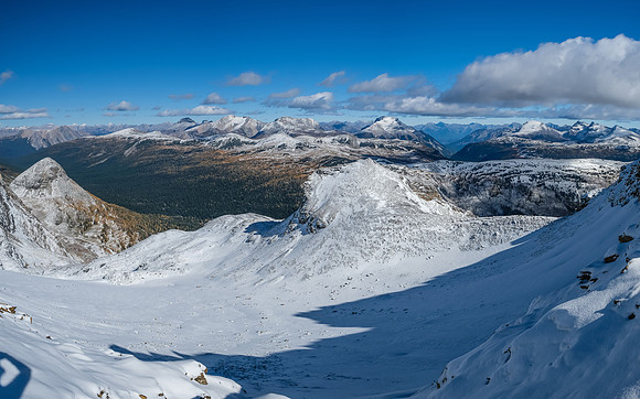 Descent route down the small glacier to the east face below.