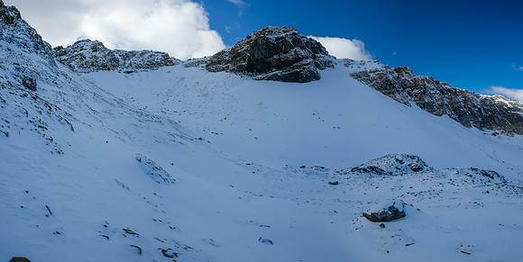 There is a small glacier rising to the obvious break at upper center here.