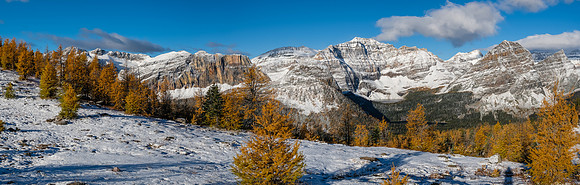 Views over Pharaoh Creek to Natalko (L), Sphinx, Scarab and Pharoah Peaks (R).