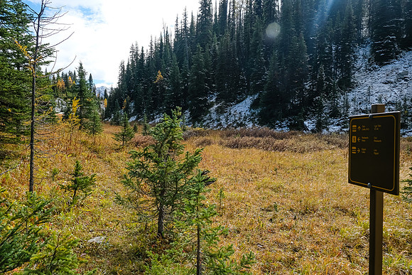 Views up towards Redearth Pass. The trail is really faint here.