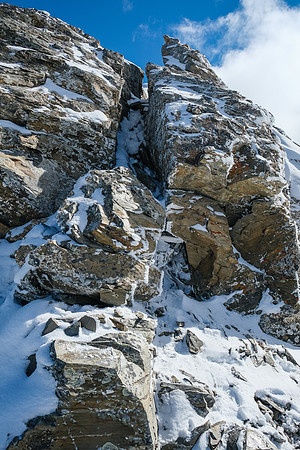The small crack I used to access the summit.