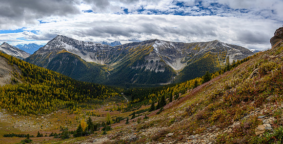 Descending south slopes towards Hawk Ridge.