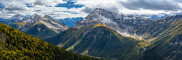 Hawk Ridge and Mount Shanks (L).