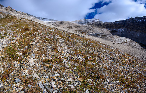 Ascending the SW slopes of Haiduk Peak.