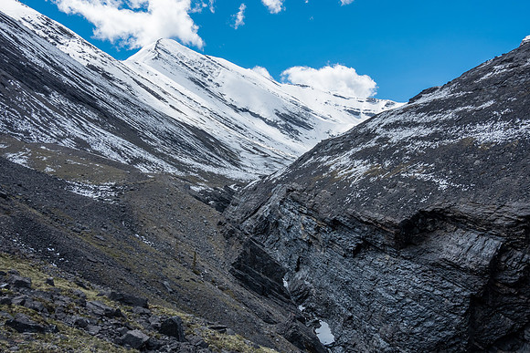 Exiting the NW valley, views back up to Whelk Peak.
