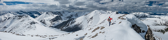 Wietse hikes to the summit of Wingnut Peak.