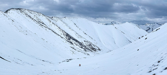Descending the SE bowl between Wingnut and Canary Peak.