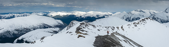 Wietse descends to the SE bowl.