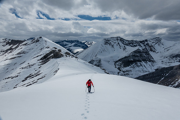 Wietse hikes up to the summit of Wingnut Peak on fresh snow.