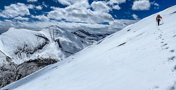 Wietse breaks trail up the SE slopes of Wingnut Peak.