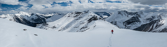 Wietse hikes up to the summit of Wingnut Peak on fresh snow.
