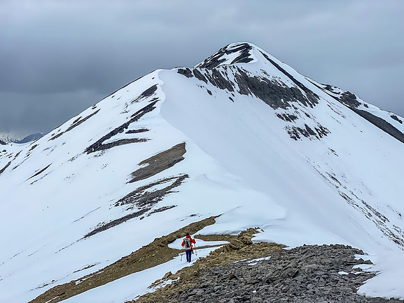 The final ascent to Canary Peak.