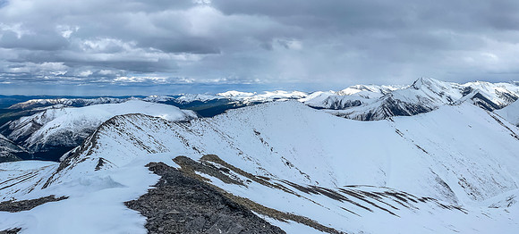 Views over Wingnut Peak (C) include Finch (L) and Whelk Peak (R).