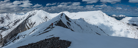 Views ahead to Wingnut (R) and Canary (L) Peak.
