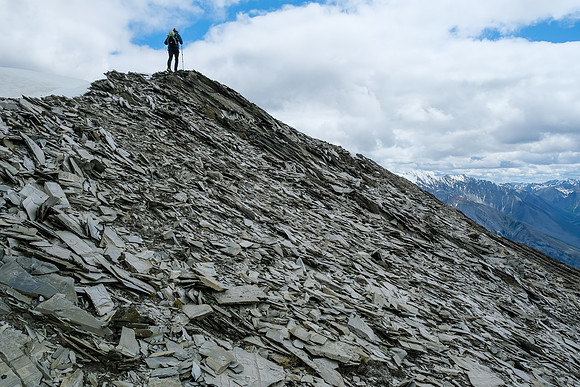 Descending the long south ridge of Mount Shanks.