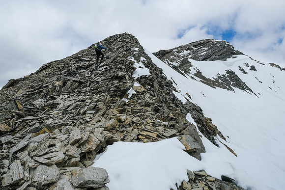 Ascending the summit ridge of Mount Shanks.