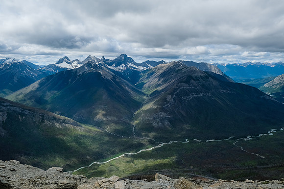 Views to Selkirk, Needle, Split and Spar (R) Peak.
