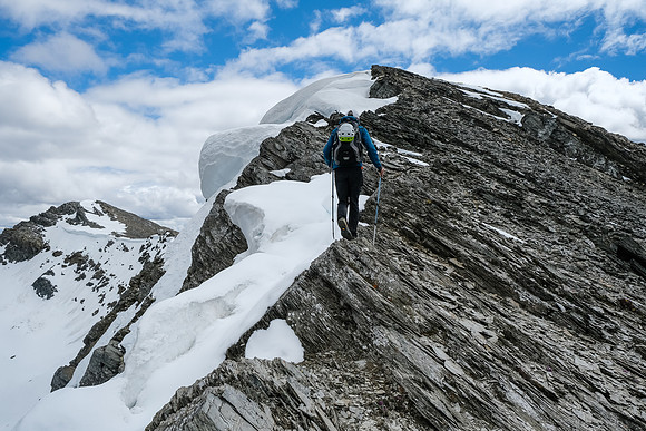 Descending the long south ridge of Mount Shanks.