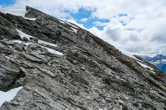 Descending the long south ridge of Mount Shanks.