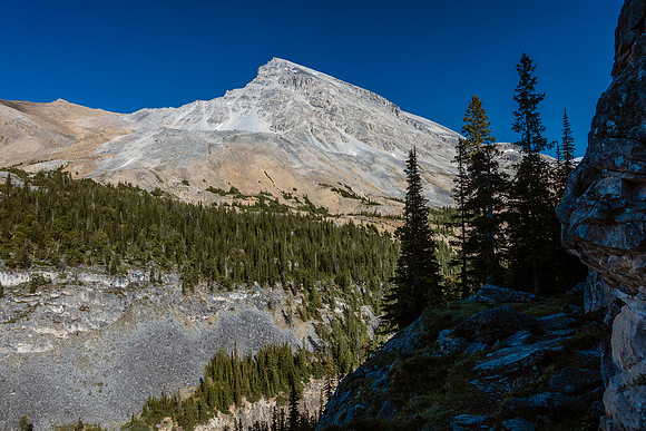 The trail traverses along a ledge cutting across a major cliff band. This is looking back from where I came (oos to the right)