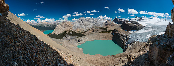 Rounding the south ridge and looking over the "staircase" (L).