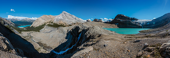 A wonderful pano of the Wapta Icefield draining into Iceberg Lake on the far right and then into Bow Lake on the far left.