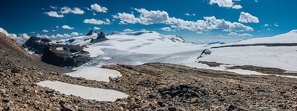 Traversing back around towards Iceberg Lake.