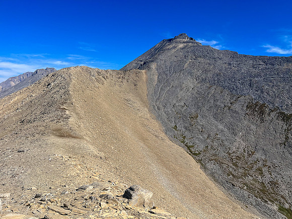 Traversing from the top of the SE ridge to the upper SW face of Wardle.