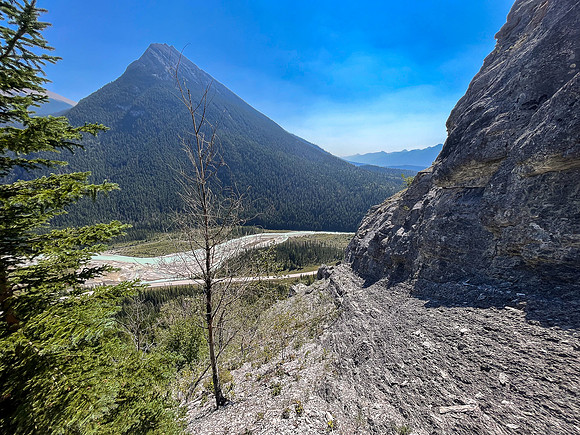 Descending the SE gully back to the hwy.