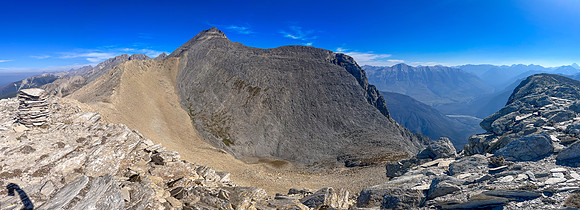 Views to the summit and SW face from the top of the SE ridge.