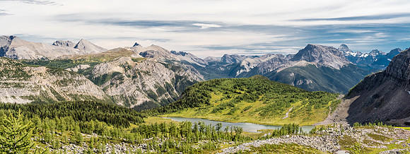 Gorgeous view over Eohippus Lake from our descent of the Ramparts towards the lake.