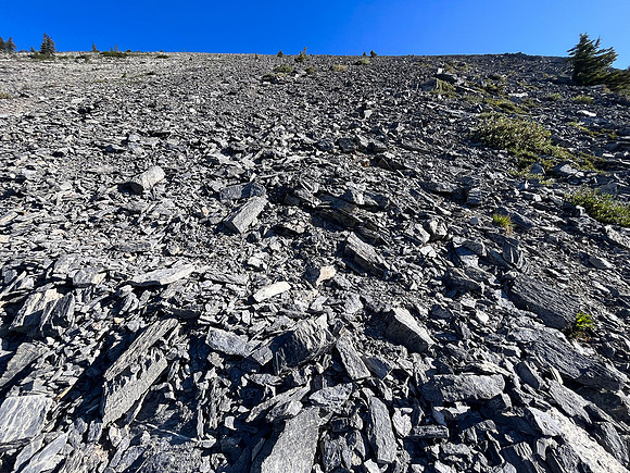 Rubble and scree to the upper SE ridge.