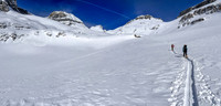 Skiing the upper SE valley to the Chimney Col.