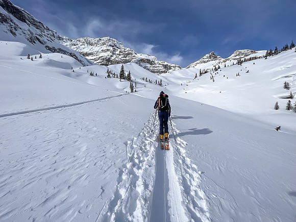 Skiing up moraines at the back of Chickadee Valley.