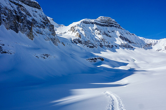 The north glacier behind us now as we ski Boom Valley.
