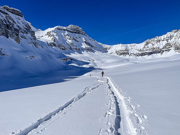 The north glacier behind us now as we ski Boom Valley.