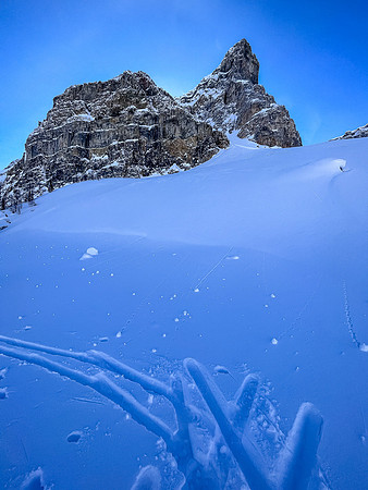Skins back on, traversing back up to the Boom Col.