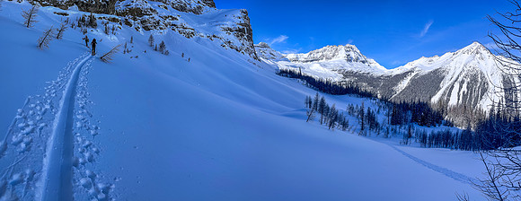 Skins back on, traversing back up to the Boom Col.
