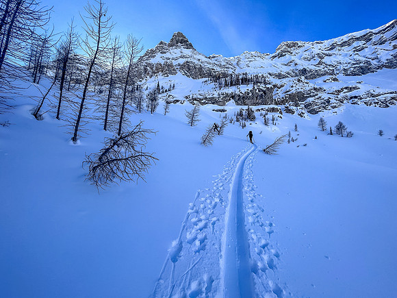 Skins back on, traversing back up to the Boom Col.