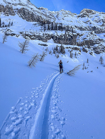 Skins back on, traversing back up to the Boom Col.