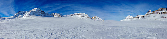 Skiing across the western plateau towards Collie, Chapel and Ayesha.