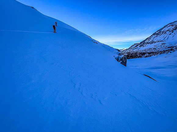 Skiing the headwall under the Bow Hut.