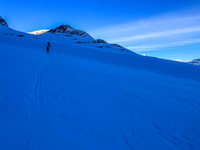 Skiing the headwall under the Bow Hut.