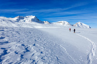Skiing across the western plateau towards Collie, Chapel and Ayesha.