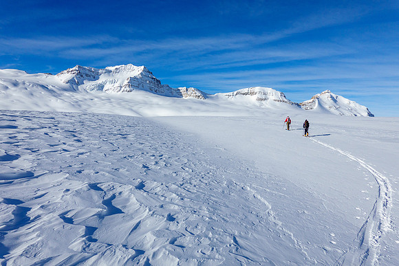 Skiing across the western plateau towards Collie, Chapel and Ayesha.